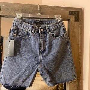 Pretty Little Thing Mid Blue Wash Longline Fitted Denim Shorts